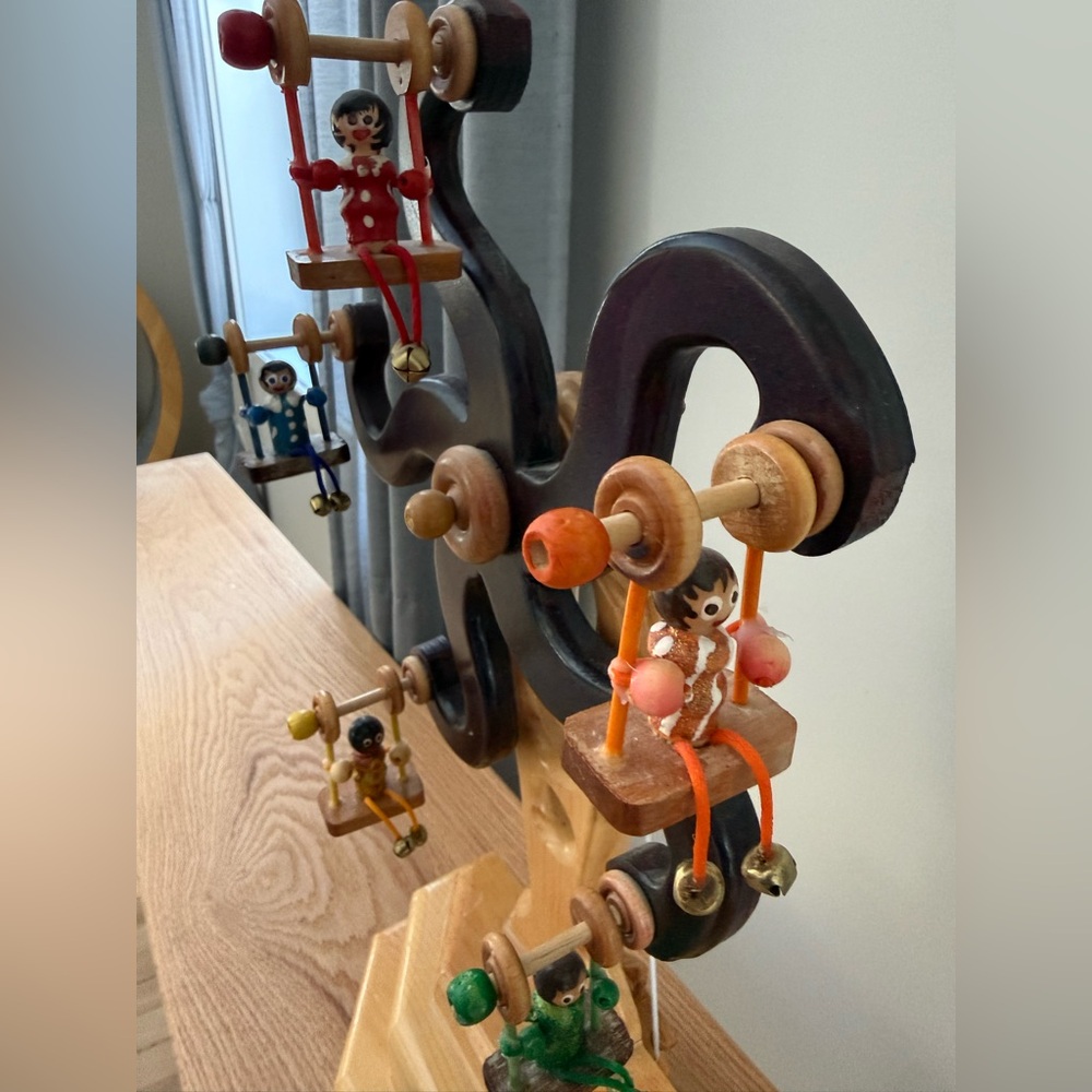 Wooden Ferris Wheel Toy - Picture 3 of 4